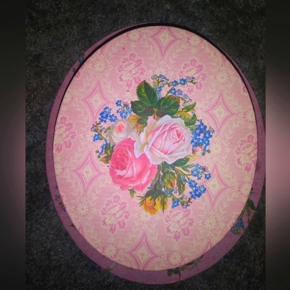 💝 Michel & Company Unique Hat Box - Picture 4 of 11